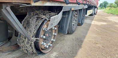 Z wystrzeloną oponą wyprzedzał inne ciężarówki tuż przed radiowozem ITD-109640