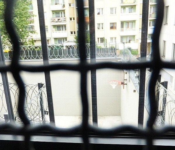 Odpowie za demolkę, napaść i groźby - 109685