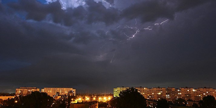  Będą gwałtowne burze, grad i wichury