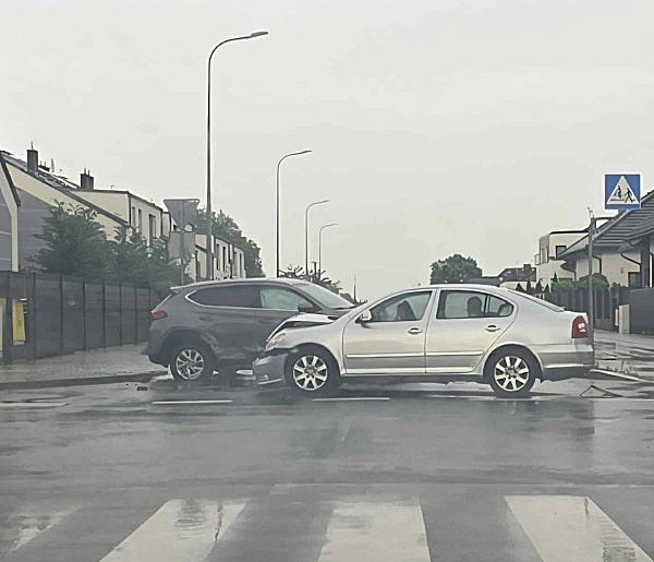 Kolizja na skrzyżowaniu Gumińskiego i Karlińskiego zakończona mandatem-109808