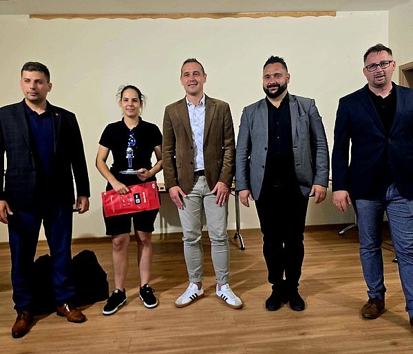Sukces legnickiej policjantki – sierż. Justyna Walter najlepszą bramkarką-109853
