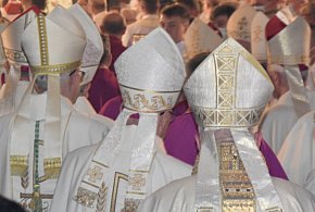 Biskupi po obradach. Krytyka ministerstwa i nowa komisja ds. nadużyć-110023