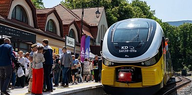 Regularne połączenia kolejowe wróciły do Karpacza po 25 latach przerwy-110048