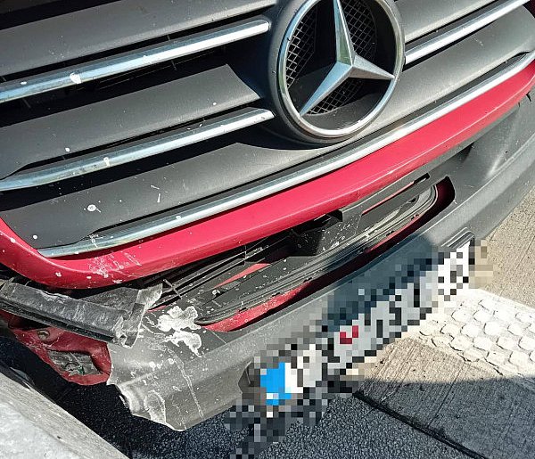 Zabrakło refleksu na A4. Uderzył w infrastrukturę przy zjeździe na S3-110206
