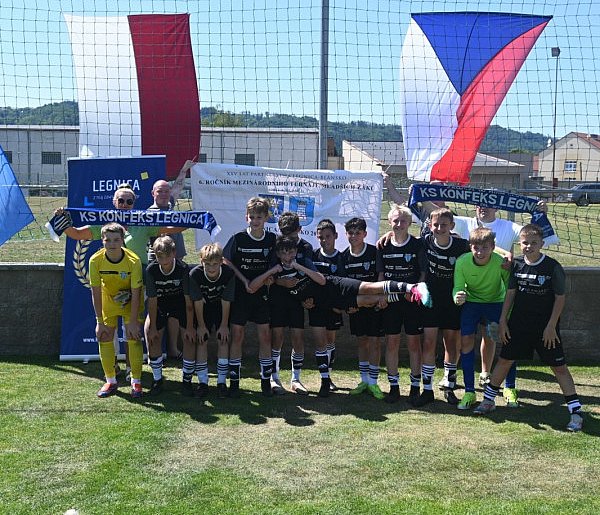 Młodzicy Konfeksu Legnica triumfują na turnieju w Czechach!-110236