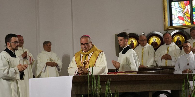 Jubileusz 35-lecia parafii NSPJ z udziałem Nuncjusza Apostolskiego - 110325