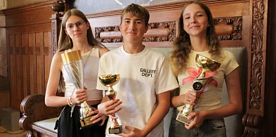 Katarzyna, Wiktoria i Franciszek z SP 19 wicemistrzami w finale wojewódzkim-110511