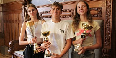 Katarzyna, Wiktoria i Franciszek z SP 19 wicemistrzami w finale wojewódzkim-110511