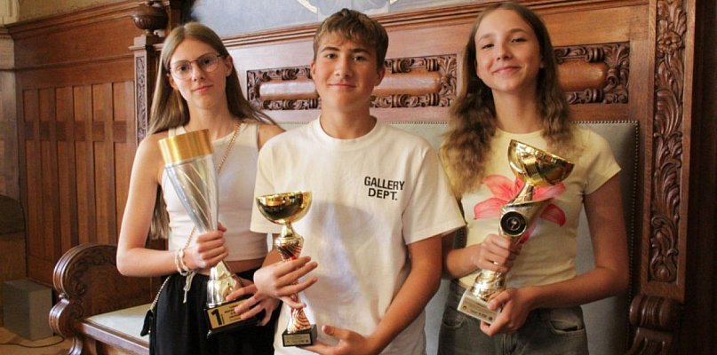 Katarzyna, Wiktoria i Franciszek z SP 19 wicemistrzami w finale wojewódzkim - 110511