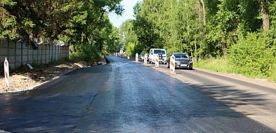 Drogowcy działają na Złotoryjskiej. Asfalt się leje, remont trwa-110605