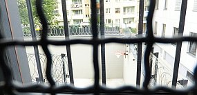 Ukradła ubrania i pogryzła ochroniarza