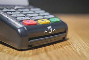 Zakaz sprzedaży i większy nadzór. Tych produktów nie kupią już nieletni-111040