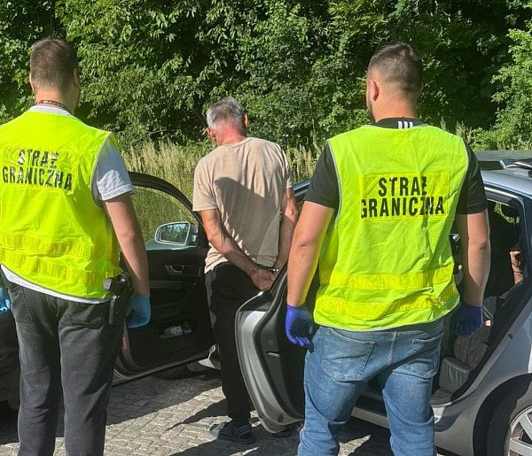 Migranci bez dokumentów i zarzuty dla przemytników - 111033