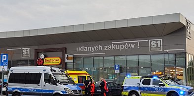 33-latka zatrzymana po kradzieży rozbójniczej. Policja szuka jej wspólnika-111434