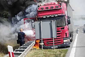 Pożar przy autostradzie A4. Legniccy policjanci zareagowali błyskawicznie-111965