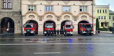 Legniccy strażacy włączyli syreny w Godzinę W. Hołd dla bohaterów 1944 roku-112234