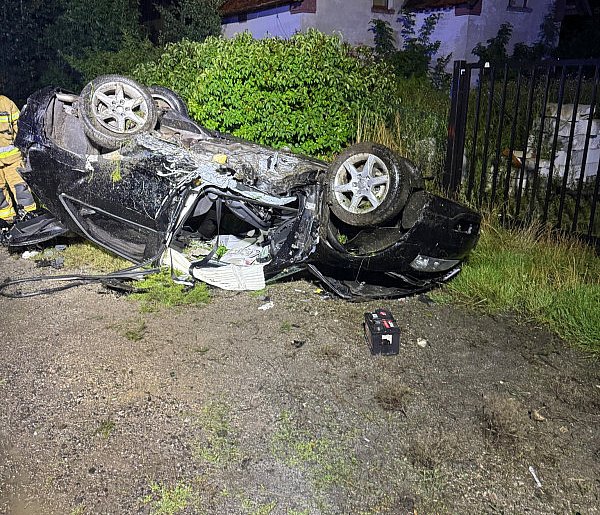 Groźny wypadek w Wilczycach na DW364 – dwie osoby trafiły do szpitala-112273