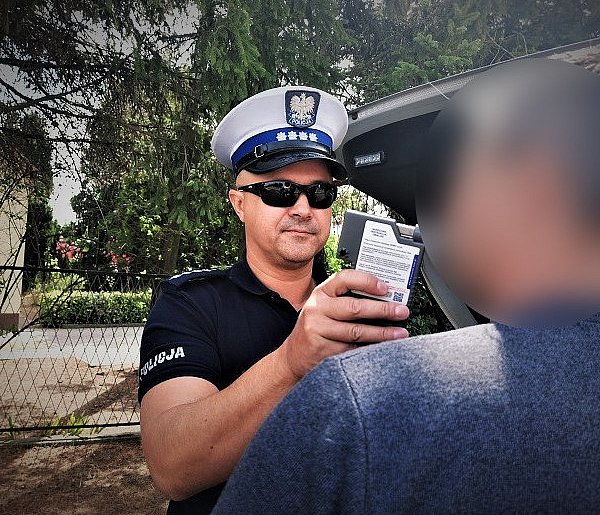 Nietrzeźwy kierowca zatrzymany dzięki reakcji ochrony. Miał ponad 2 promile-112426