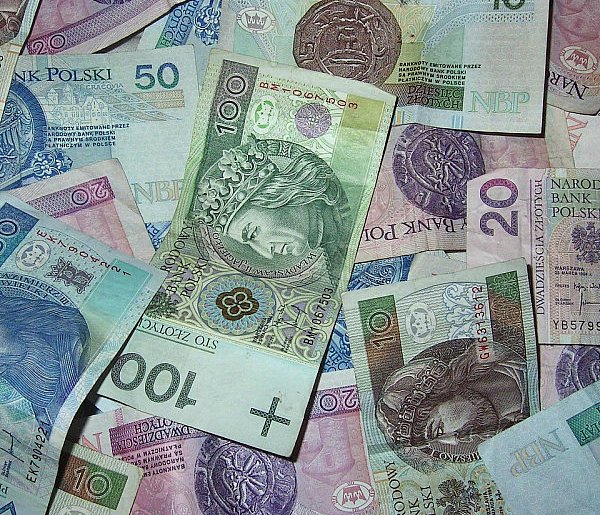 Przez lata dostawali zaniżoną emeryturę. Przełom dla tysięcy seniorów-112428