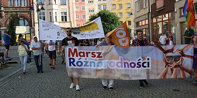 Stop nienawiści! Marsz Różnorodności przeszedł przez centrum Legnicy-112610