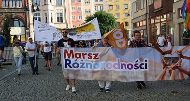 Stop nienawiści! Marsz Różnorodności przeszedł przez centrum Legnicy-112610