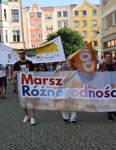 Stop nienawiści! Marsz Różnorodności przeszedł przez centrum Legnicy-112610