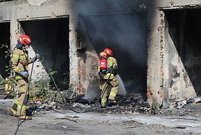 Pożar śmieci w pustostanie na Przemysłowej. Dwa zastępy straży w akcji-112675