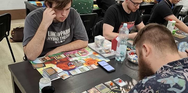 Paweł Ropella triumfuje w piątym turnieju MTG-112657