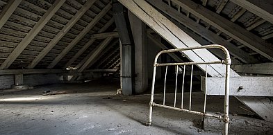  Grupa Zapomniane Miejsca weszła do ruin szpitala w Legnicy-112681