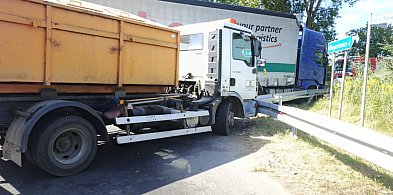 Wypadek na ulicy Poznańskiej. Kierowca śmieciarki w szpitalu-113007