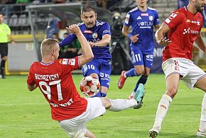Lider na kolanach! Miedź pokonała Wisłę Kraków-113477