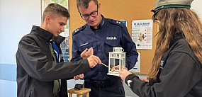 Betlejemskie Światło Pokoju u policjantów