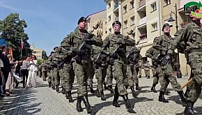 Legnicki rynek w barwach wojska!
