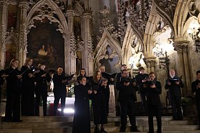 Dawne pieśni Legnicy zabrzmiały w kościele-23020