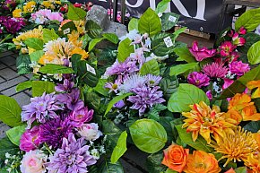 Przed legnickim cmentarzem komunalnym-23214