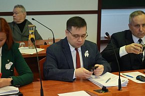 Symboliczne gesty podczas sesji rady miejskiej-23408