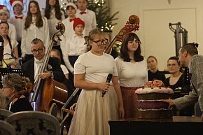 „Opowieść wigilijna” zachwyciła w Sali Królewskiej-23626