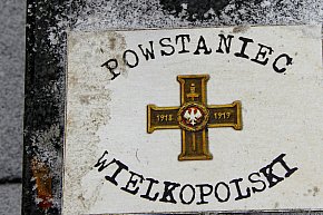 Znicze na grobach powstańców wielkopolskich-23647