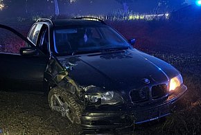 Nie zatrzymał się do kontroli, uderzył w drzewo i próbował uciekać pieszo-114165