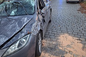 Było o krok od tragedii. Manewr wyprzedzania skończył się dachowaniem-117074