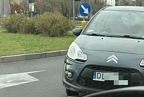 Senior wjechał na czerwonym i zderzył się z drugim seniorem-117518