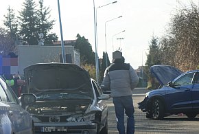 Kolizja dwóch Renault na Świerkowej – jedna osoba w szpitalu-117971