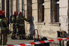 Pożar mieszkania przy Jaworzyńskiej. Sześć zastępów walczyło z ogniem-118410