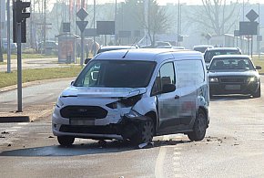 Wypadek na rondzie Niepodległości w Legnicy – obaj kierowcy trzeźwi-118701