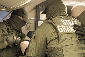 Żarty o bombach, agresja i porzucony bagaż. Nerwowy weekend na lotniskach-119941