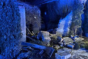 Pijany kierowca zakończył jazdę w ogrodzeniu. Stanie przed sądem-120163