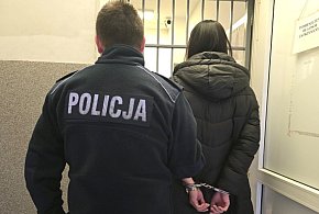 Skrajna głupota na drodze. Pijana i bez prawa jazdy rozbiła auto-120928