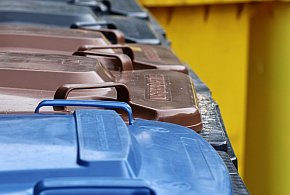 Fioletowe worki na odpady. Oto, co powinno tam trafiać-120962