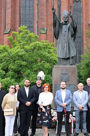 Solidarność uczciła Jana Pawła II-22697