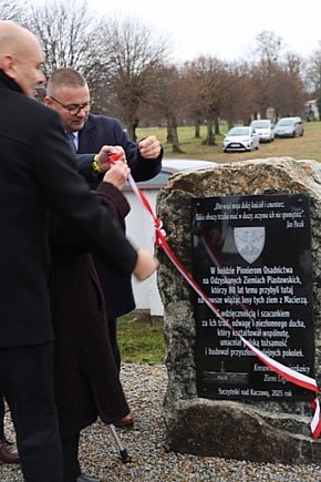 Odsłonięcie tablicy w Szczytnikach nad Kaczawą-23365